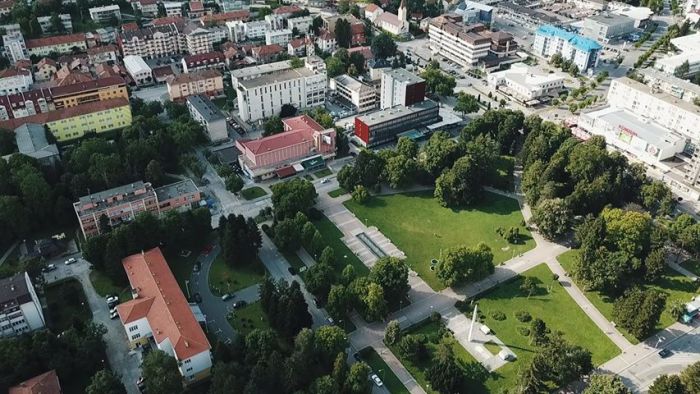 FOTO: Dobojski Info | DOBOJ: Zbog rukometnog turnira za saobraćaj zatvorene ulice Kneza Lazara i Hilandarska