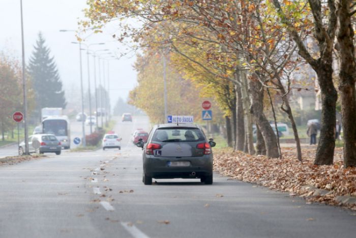 FOTO: Dobojski Info | Kriza gasi auto-škole