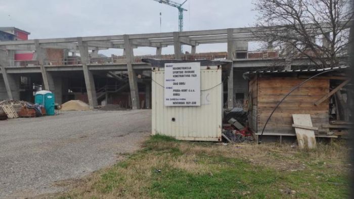 FOTO: Dobojski Info | SPORTSKA DVORANA U DOBOJU OBNOVLJENA, PA SRUŠENA - „Dobojska Arena“ kao Skadar na Bojani