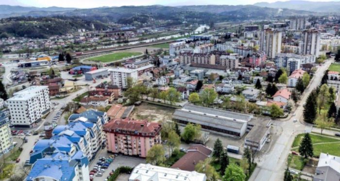 FOTO: S.Đ. Studiofokus | DOBOJ: Etažni vlasnici počeli sa predajom zahtjeva za vraćanje od vlasti uzurpiranog zemljišta ZEV