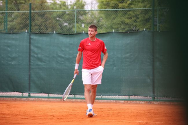 FOTO: Dobojski Info | DOBOJLIJA ANDREJ NEDIĆ U FINALU ITF FJUČERS TURNIRA U BRČKOM: Drugo uzastopno finale i prilika za drugu titulu!