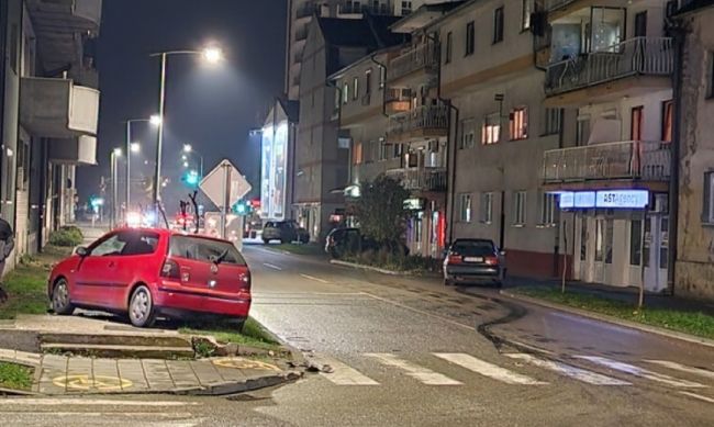 FOTO: Mirko Mišić Dobojski Info | OPET SAOBRAĆAJNA NESREĆA NA "FAMOZNOJ" RASKRSNICI: Ima li kraja nezgodama? (FOTO) (VIDEO)