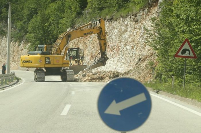 FOTO: Dobojski Info | PUTEVI: Izmjene u saobraćaju na mjestima gdje se izvode radovi