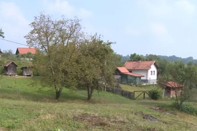 FOTO: Dobojski Info | DOBOJ: Uhapšen osumnjičeni za napad na srpsku povratnicu u selu kod Lukavca