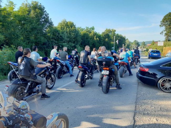 FOTO: Dobojski Info | DOBOJ: Moto klub "Black Adders" oduševio posetioce osmim spektakularnim Moto susretom u Osječanima