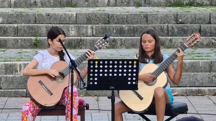 FOTO: Dobojski Info | DOBOJ: Održan završni koncert Ljetne škole muzike