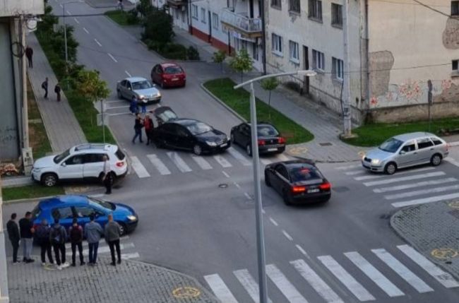 FOTO: Mirko Mišić Dobojski Info | OPET SUDAR U "UKLETOJ RASKRSNICI": Sreća bez težih posljedica (FOTO)