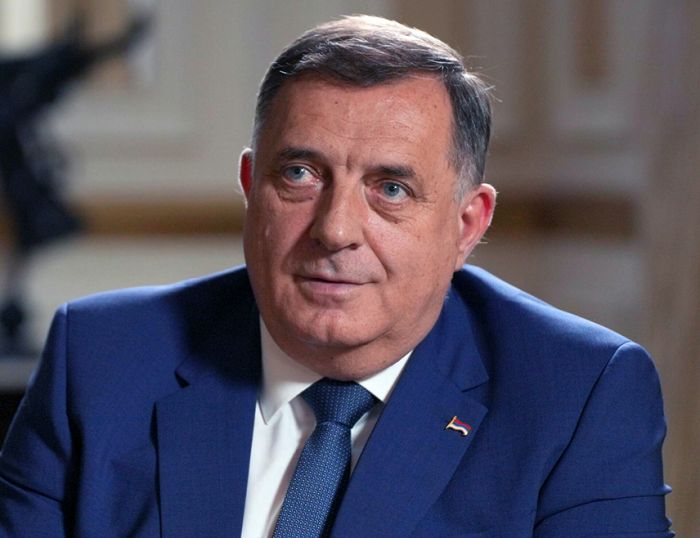 FOTO: SRNA | Dodik opet prijeti bankama