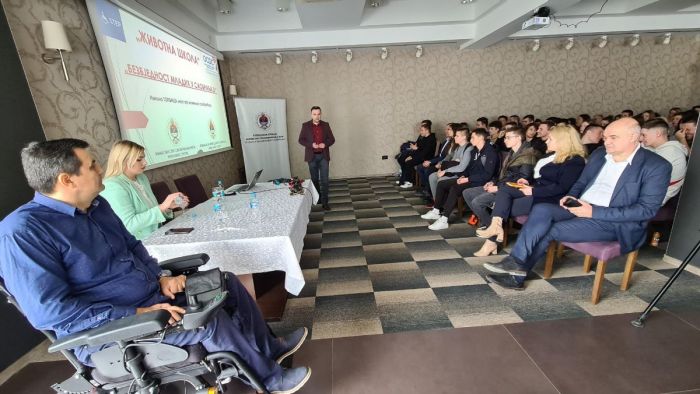 FOTO: Dobojski Info | DOBOJ: U 30 odsto slučajeva mladi su učesnici u saobraćajnim nesrećama sa smrtnim ishodom