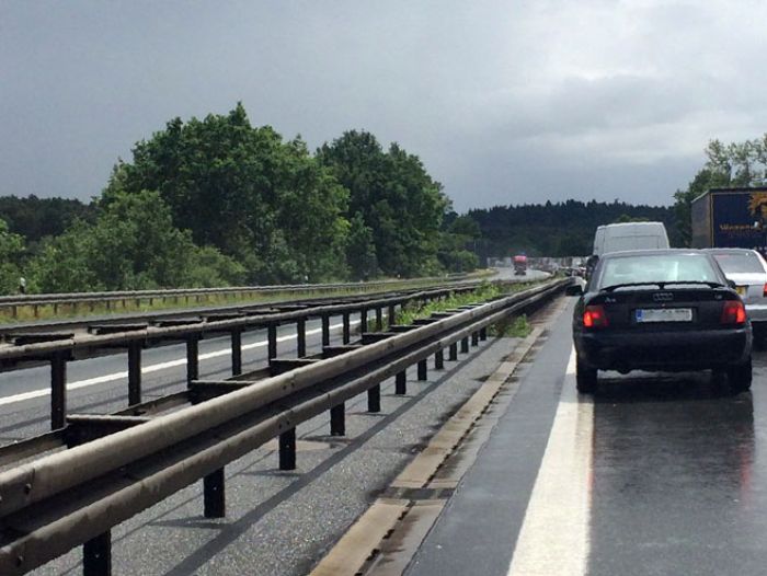 PUTEVI: Nesmetano odvijanje saobraćaja, opasnost od odrona u usjecima