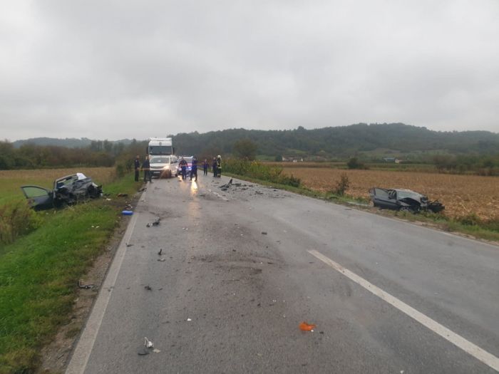 DETALJI NESREĆE KOD DOBOJA: Jedna osoba poginula, jedna teško povrijeđena