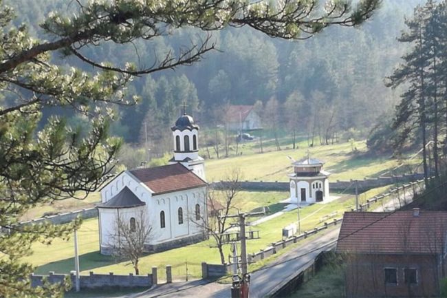 FOTO: Dobojski Info | DOBOJ: Napadnuta žena u srpskom povratničkom selu, mještani planiraju proteste