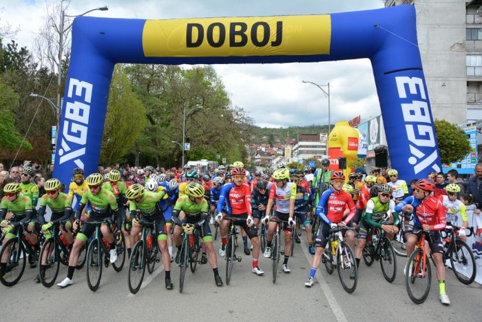 FOTO: Dobojski Info | DOBOJ: Start treće etape biciklističke trke &quot;Beograd-Banjaluka&quot;