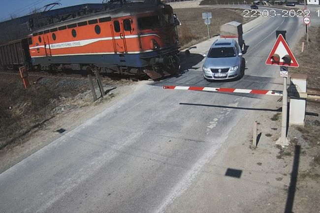 FOTO: Arhiv/Ilustracija | DOBOJ: Sudar teretnog voza i automobila, nema povrijeđenih