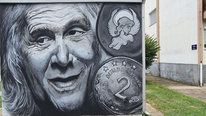 FOTO: Dobojski Info | DOBOJ: Oslikan mural Bore Đorđevića