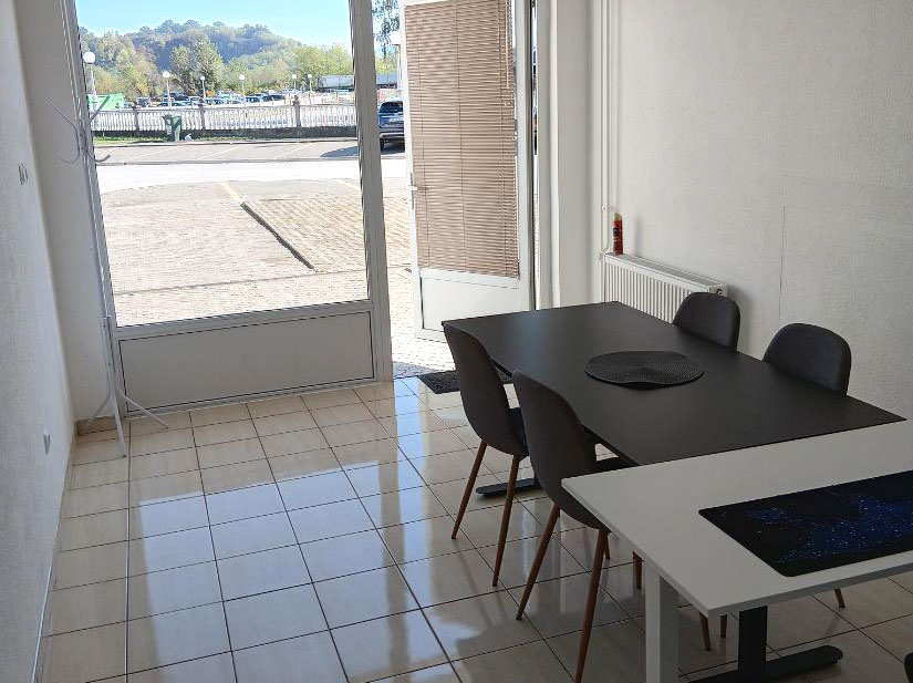 OGLAS: Izdaje se potpuno renoviran i namješten poslovni prostor u Doboju