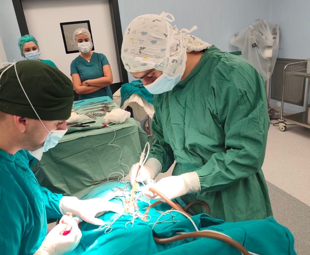 (FOTO) PRVE NEUROHIRURŠKE OPERACIJE U DOBOJSKOJ BOLNICI – Uspješan početak nove ere medicine