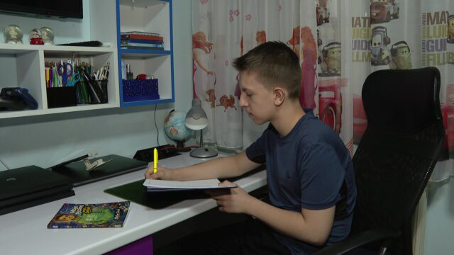 DOBOJ: Stefan Jiral – talentovani trinaestogodišnji dječak koji uspješno spaja književnost, sport i muziku