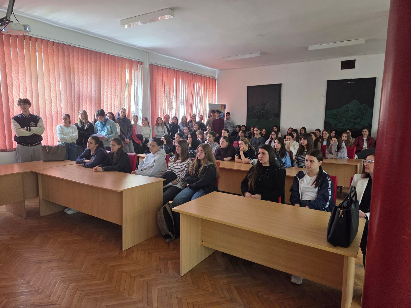 (FOTO) DOBOJ: Kultura sjećanja kroz čas istorije i književnosti u Gimnaziji „Jovan Dučić“