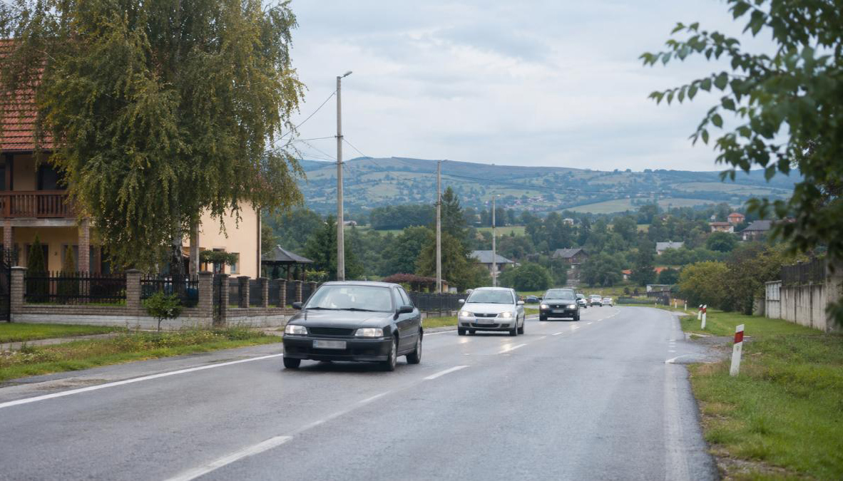 PUTEVI: Kolovozi uglavnom suvi, saobraćaj se odvija redovno