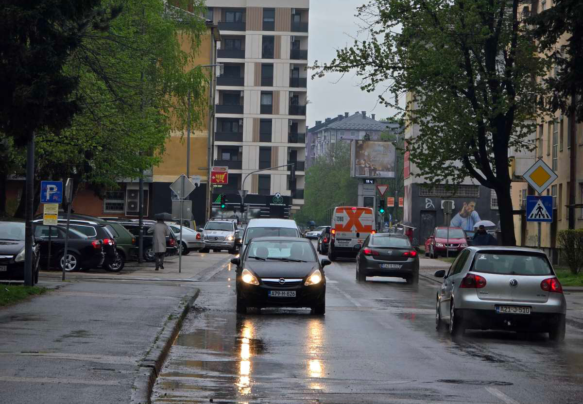 VRIJEME: Sunčano jutro, tokom dana pljuskovi, grmljavina i naglo zahlađenje