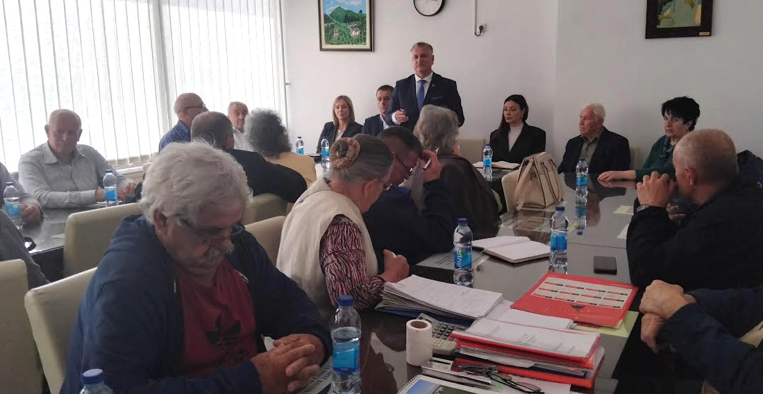 DOBOJ: Direktor Fonda PIO RS razgovarao sa penzionerima