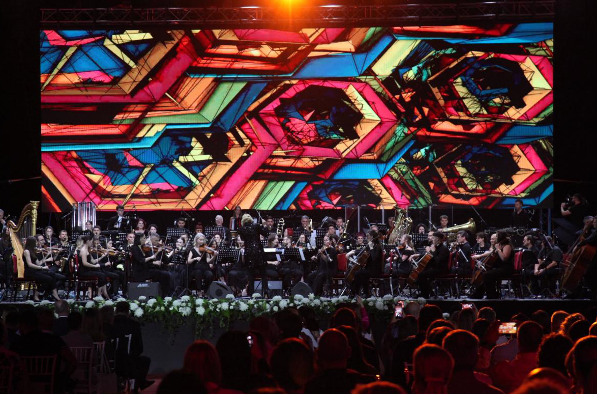MUZIČKI SPEKTAKL U BANJOJ LUCI: Nastupaju Lena Kovačević, Igor Paspalj i simfonijski orkestri