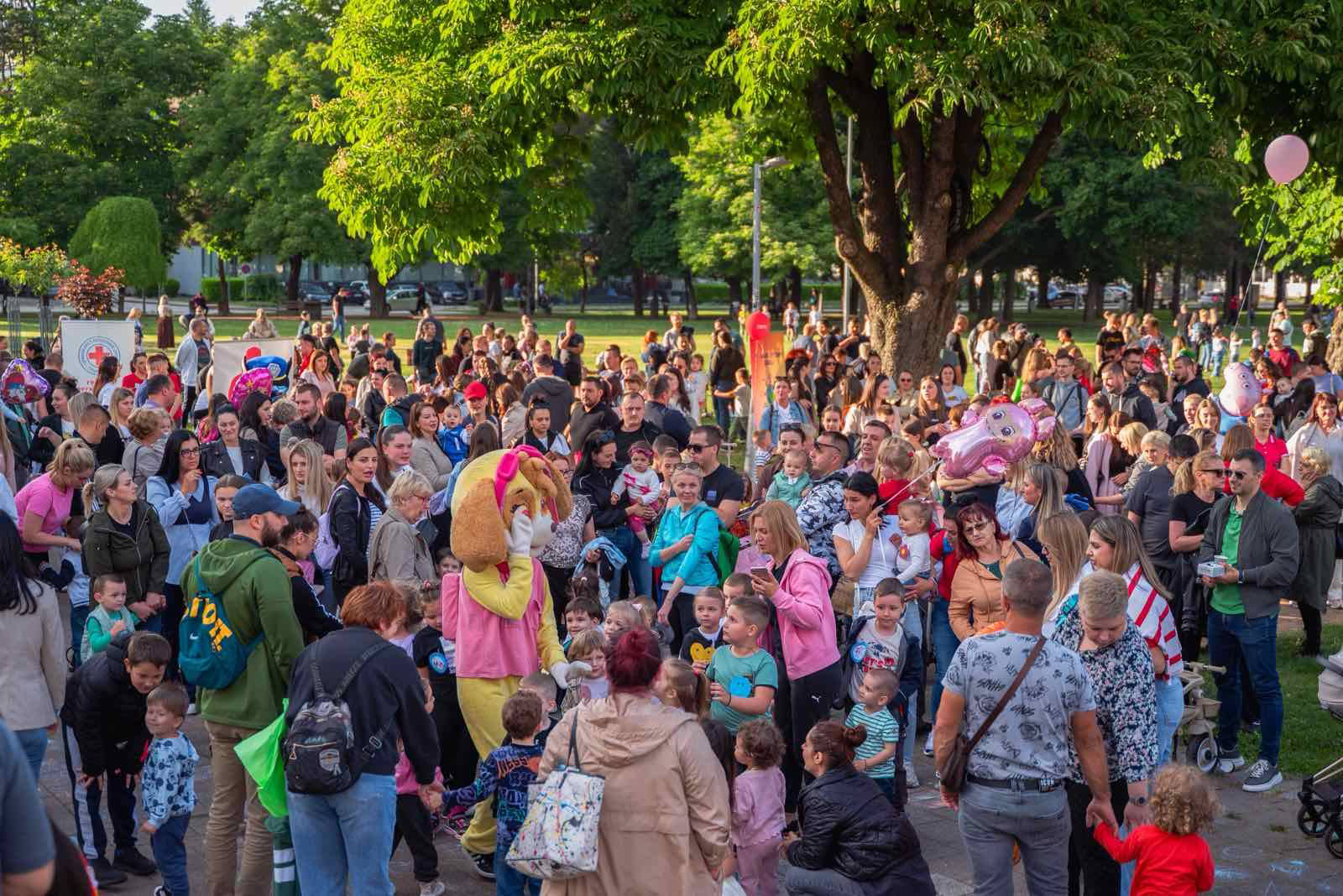 DOBOJ: Dan porodice u Gradskom parku okupio djecu, roditelje i vaspitače