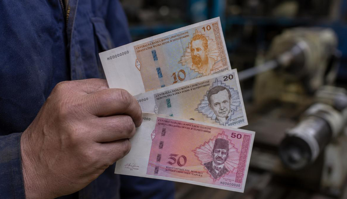 Prosječna plata u BiH u martu 1.680 KM, najviše u finansijskom sektoru