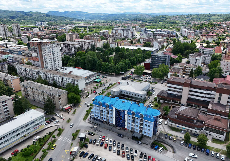 DOBOJ GRAD SLUČAJ Lokalna vlast srušila zgradu opštine, pa se sad igraju kvadratima i milionima