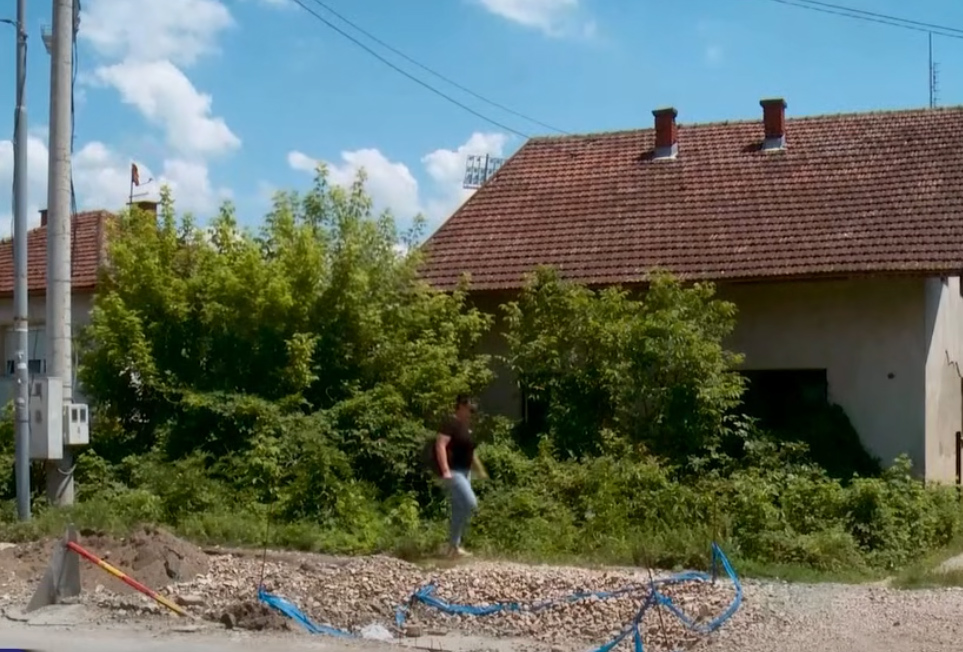 (VIDEO) DOBOJ: Radovi u ulici Nikole Pašića mjesecima otežavaju kretanje pješaka i vozila