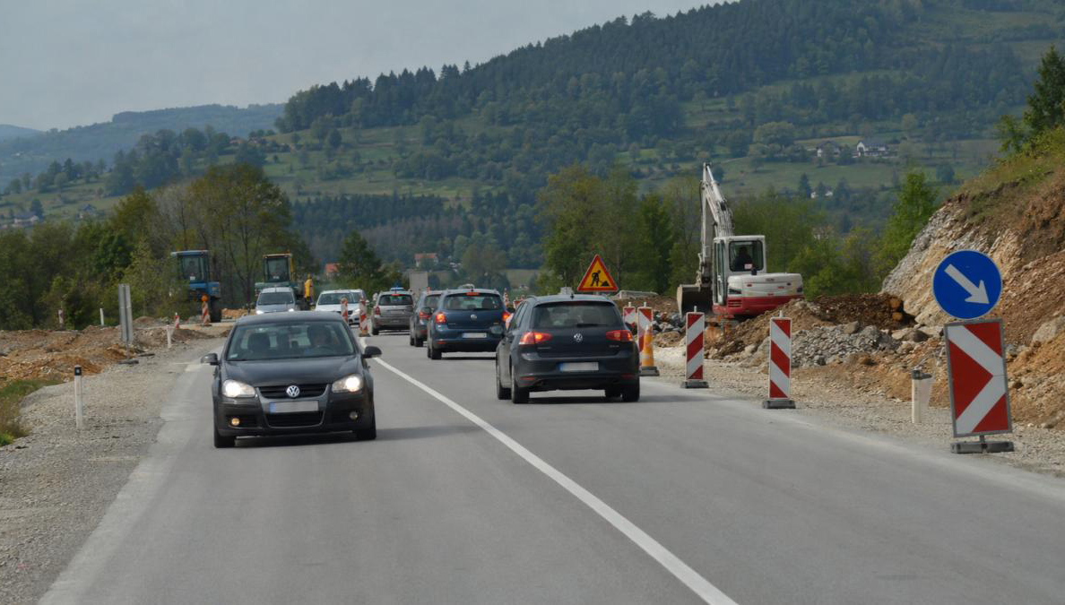 PUTEVI: Saobraćaj uglavnom redovan, zastoji mogući na dionicama pod radovima