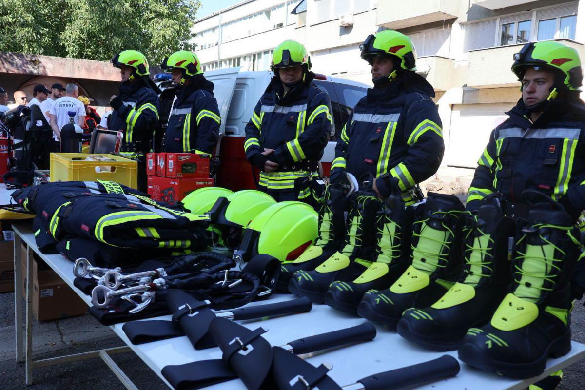 DOBOJ: Vatrogasci dobili novu opremu vrijednu oko 320.000 KM