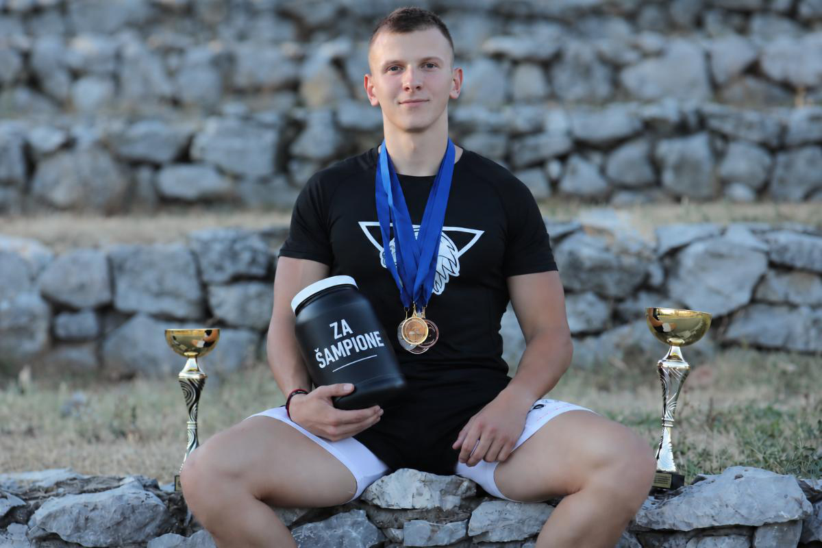 (FOTO) DOBOJ: Aleksandar Šutalo ponovo izborio plasman na Svjetsko prvenstvo u streetworkoutu