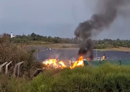 (VIDEO) POŽAR U PODNOVLJU KOD DOBOJA: Gust crni dim iznad zemljišta na kojem su postavljene solarne elektrane