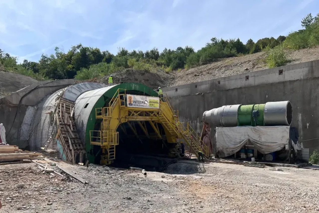 Koridor Vc pred novom preprekom kod Doboja: Tunel koji spaja Republiku Srpsku i FBiH blokiran zbog dozvole