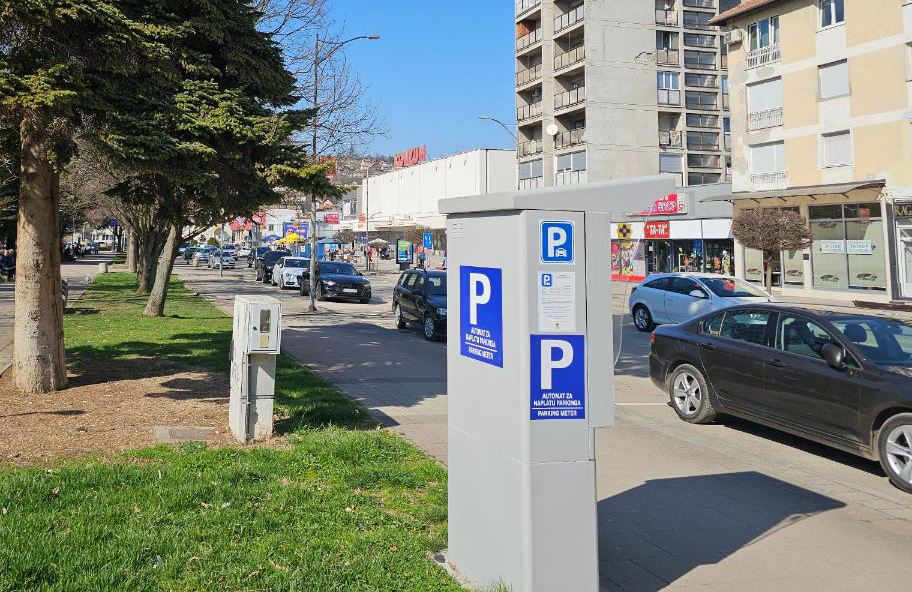 GRAĐANI TRAŽE JASAN ODGOVOR: Da li se parking u Doboju naplaćuje ili ne? Grad i gradonačelnik da objave službenu odluku