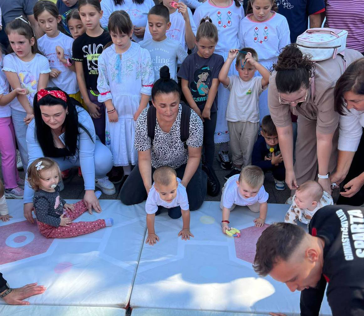 (FOTO) Dječji osmijesi ispunili Park narodnih heroja: U Doboju održan deseti „Susret beba“