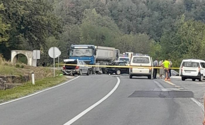 ŽEPČE: Sudarila se četiri vozila, povrijeđeno sedam osoba