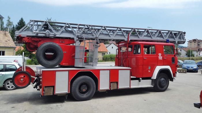 FOTO: Dobojski Info | DOBOJ: Lokalizovan požar na pomoćnom objektu, nema povrijeđenih