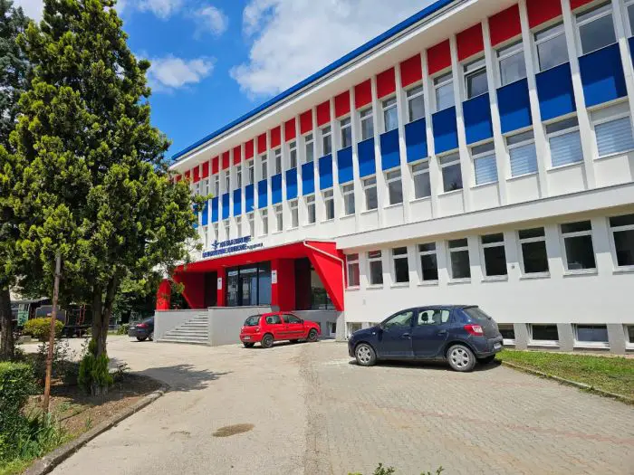 FOTO: Dobojski Info | DOBOJ: Svečanost povodom ispraćaja u penziju 23 željezničara