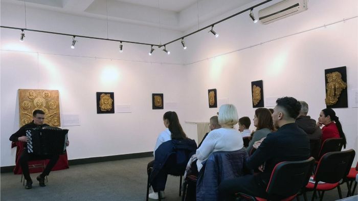 FOTO: Dobojski Info | DOBOJ: Bojić sonatu "Uspomene u budućnosti" posvetio stradalim mladićima iz Laktaša