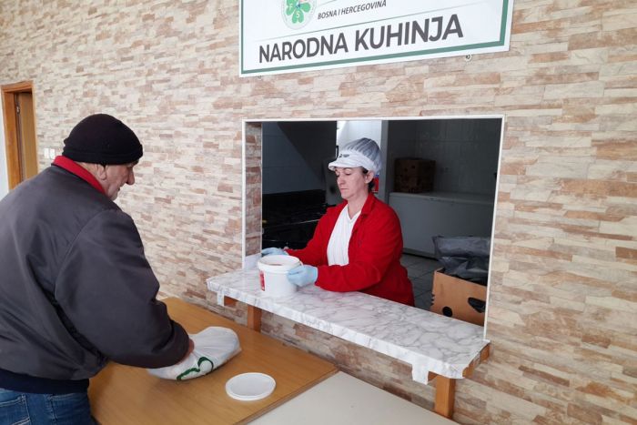 FOTO: Sanja Čakarević | NARODNA KUHINJA DOBOJ: Ponedjeljkom i petkom težak život zaslade kolačima