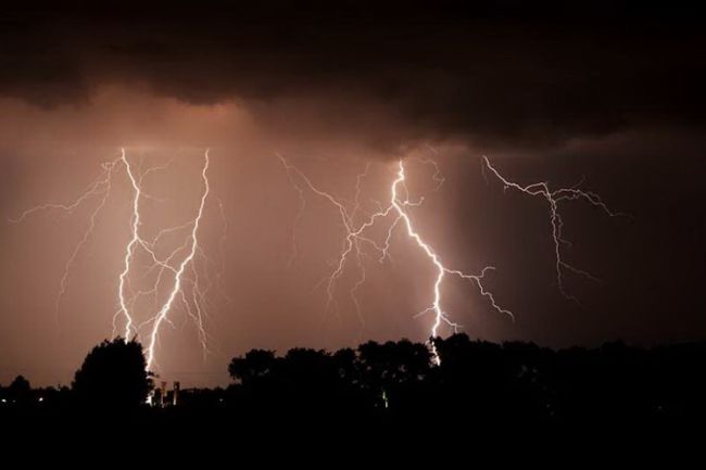 FOTO: Dobojski Info | Upozorenje na oluje širom regiona, meteolarm upaljen i za dio BiH