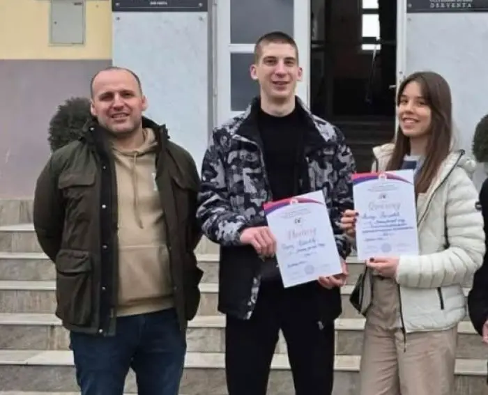 FOTO: Dobojski Info | DOBOJ: Prvi posao u IT sektoru u kompaniji iz Velike Britanije za dvoje gimnazijalaca