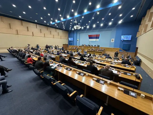 Koje stranke su izgubile najviše poslanika u Narodnoj skupštini RS?