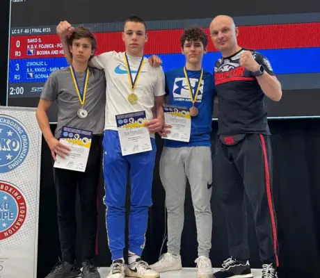 PREDATOR IZ DOBOJA BLISTA U GRADAČCU: Pun set medalja na državnom prvenstvu u kikboksingu (FOTO)